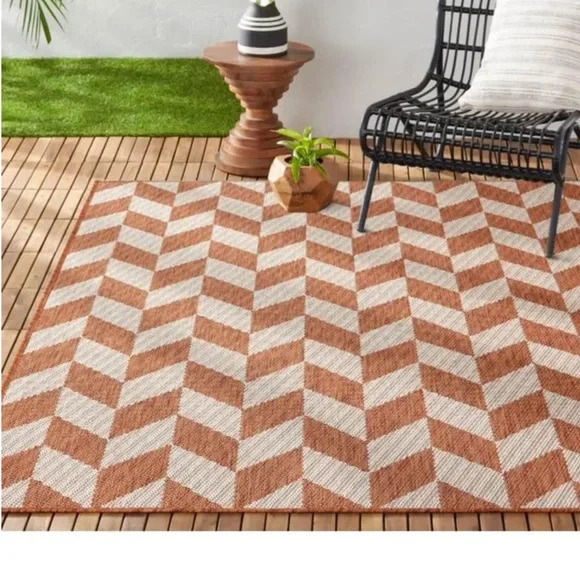 Geometric Patterned Tan and Cream Area Rug - Picture 2 of 4